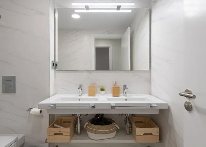 Eli Canteras-parking-airco By Canariasgetaway