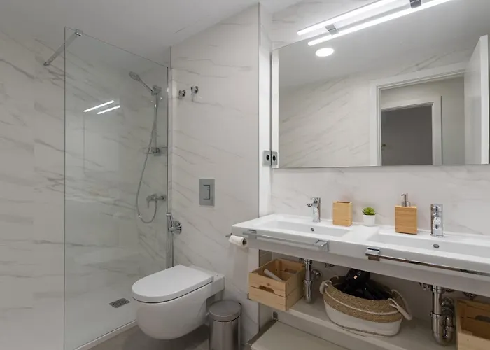 Eli Canteras-parking-airco By Canariasgetaway *